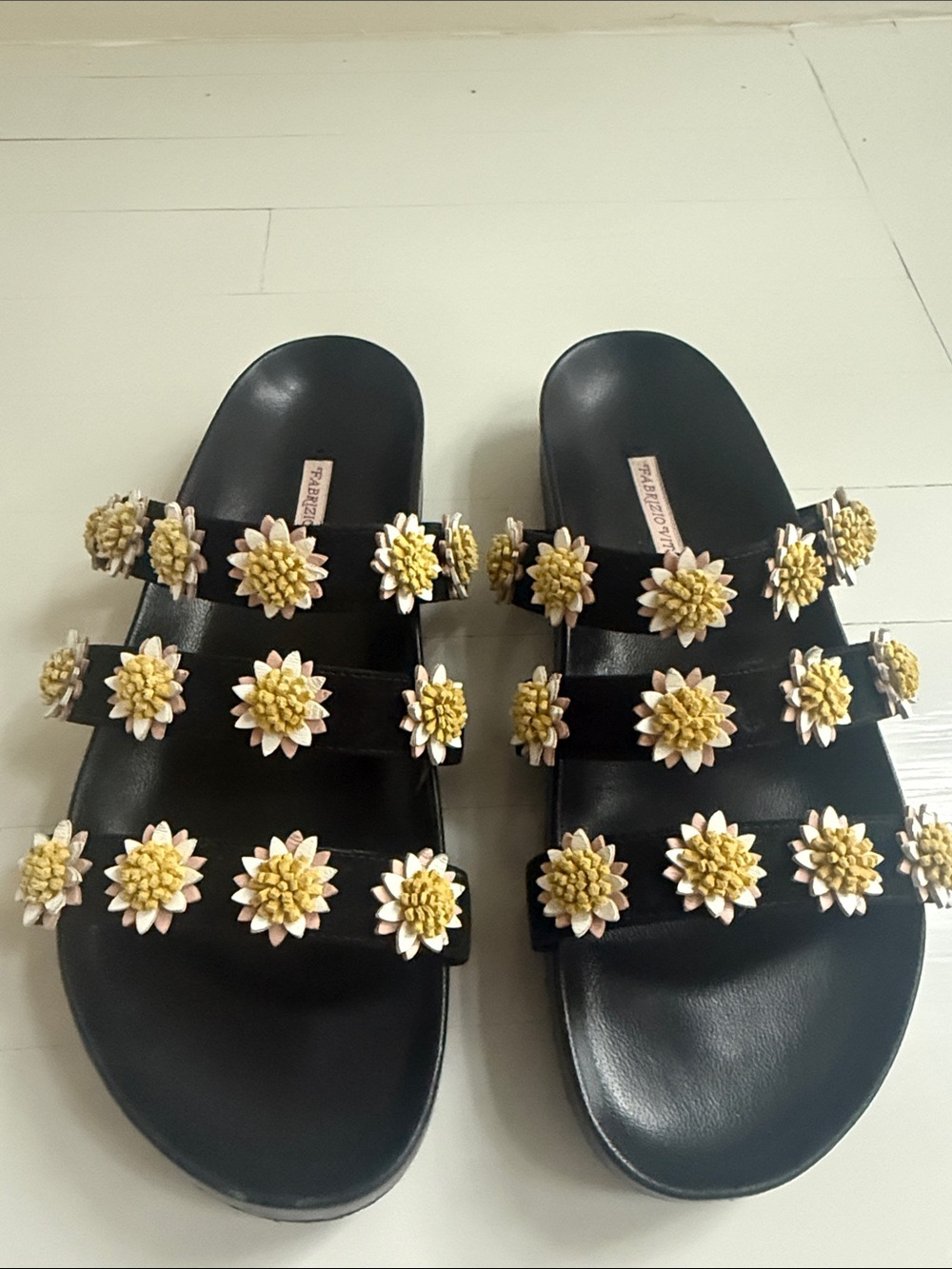Title:
Fabrizio Viti Berkley Daisy Slide Sandals Black Size 38 - Picture 2 of 8